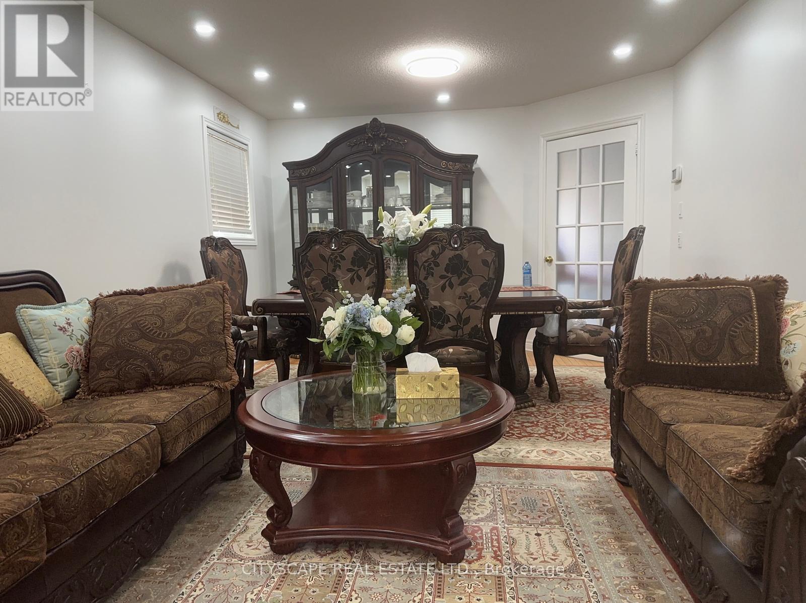 973 Applecroft Circle, Mississauga, Ontario  L5V 2A5 - Photo 7 - W12148630