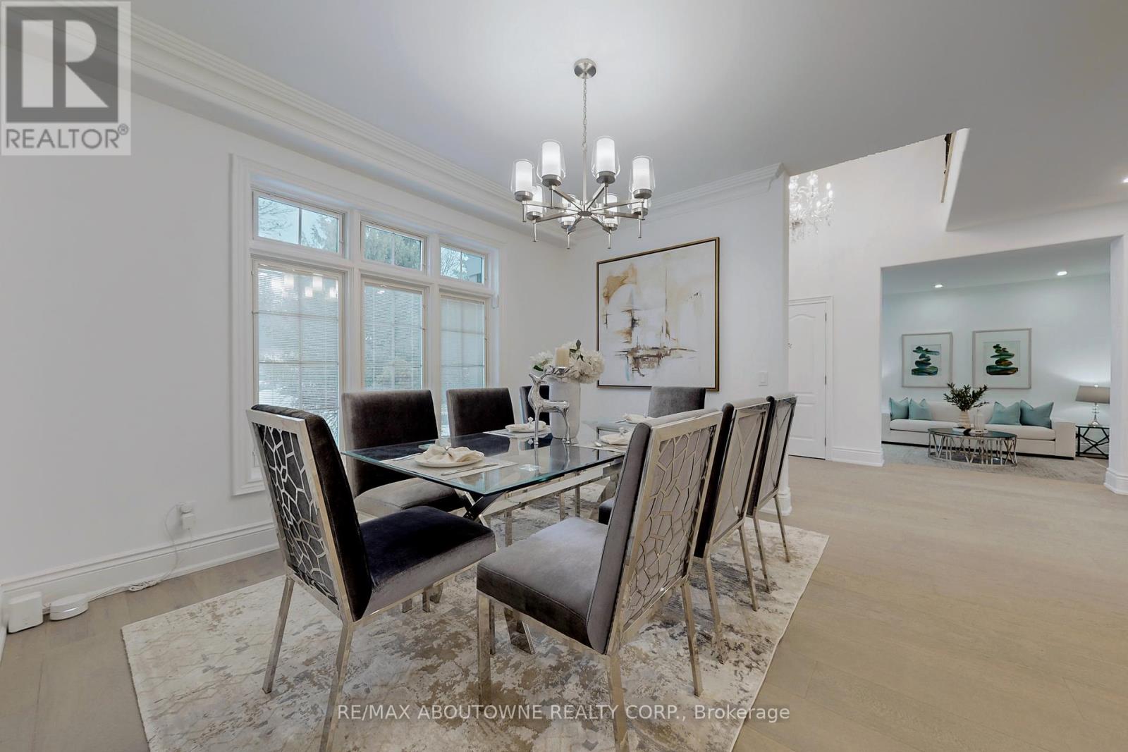 116 Parkwood Court, Oakville, Ontario  L6J 7W6 - Photo 12 - W12205295
