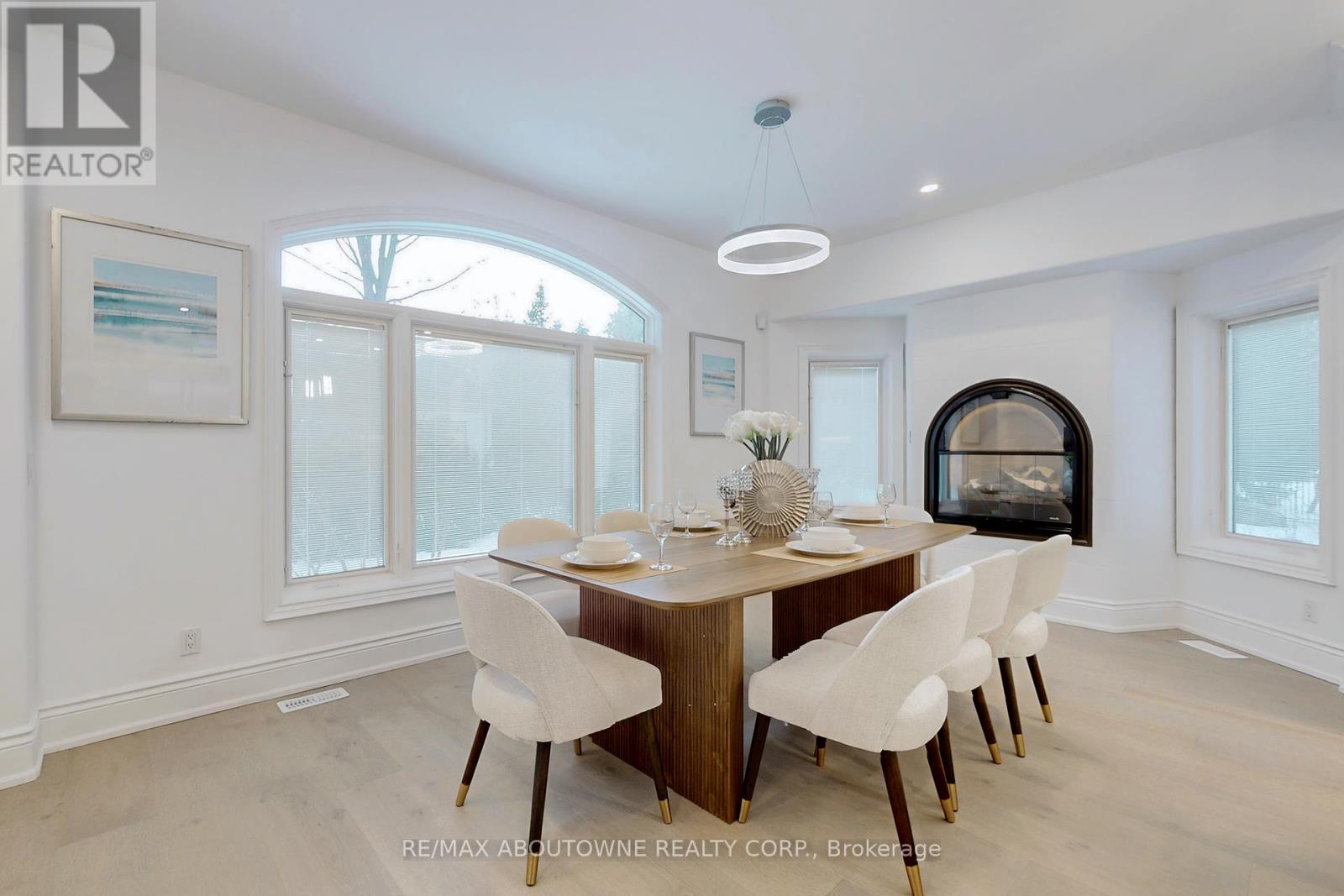 116 Parkwood Court, Oakville, Ontario  L6J 7W6 - Photo 19 - W12205295