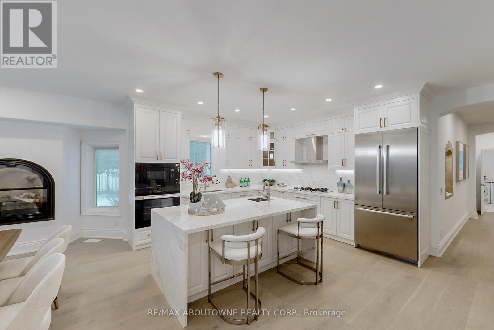 116 Parkwood Court, Oakville, Ontario  L6J 7W6 - Photo 14 - W12205295