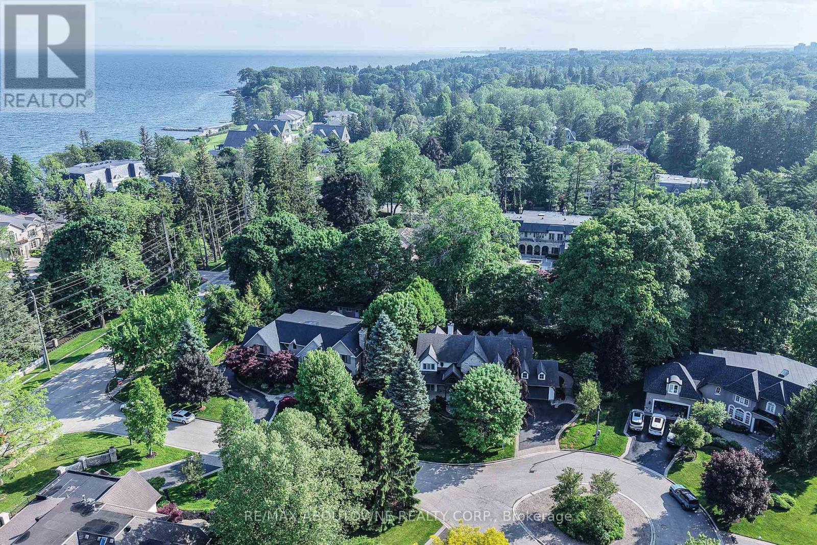 116 Parkwood Court, Oakville, Ontario  L6J 7W6 - Photo 45 - W12205295