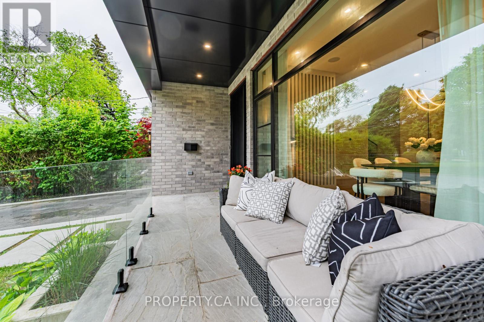 8 Manor Haven Road, Toronto (Englemount-Lawrence), Ontario  M6A 2H9 - Photo 2 - C12208258