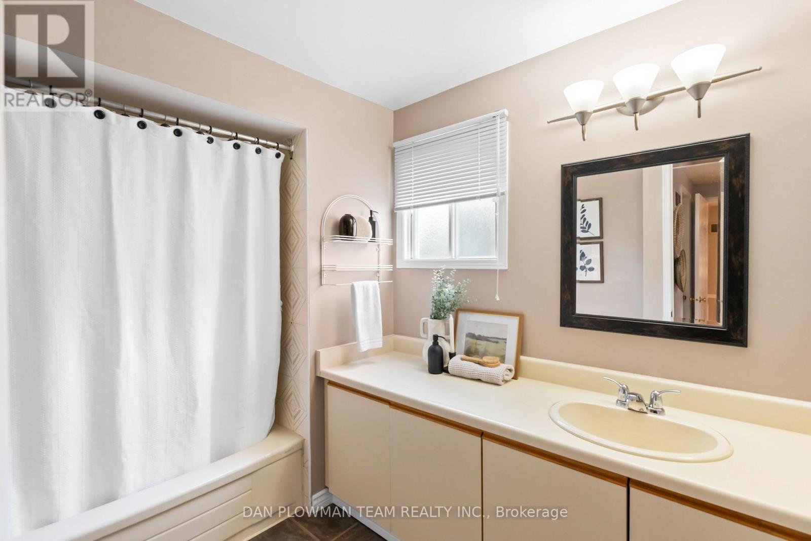 16 Greenview Court, Whitby, Ontario  L1N 8J1 - Photo 26 - E12208256