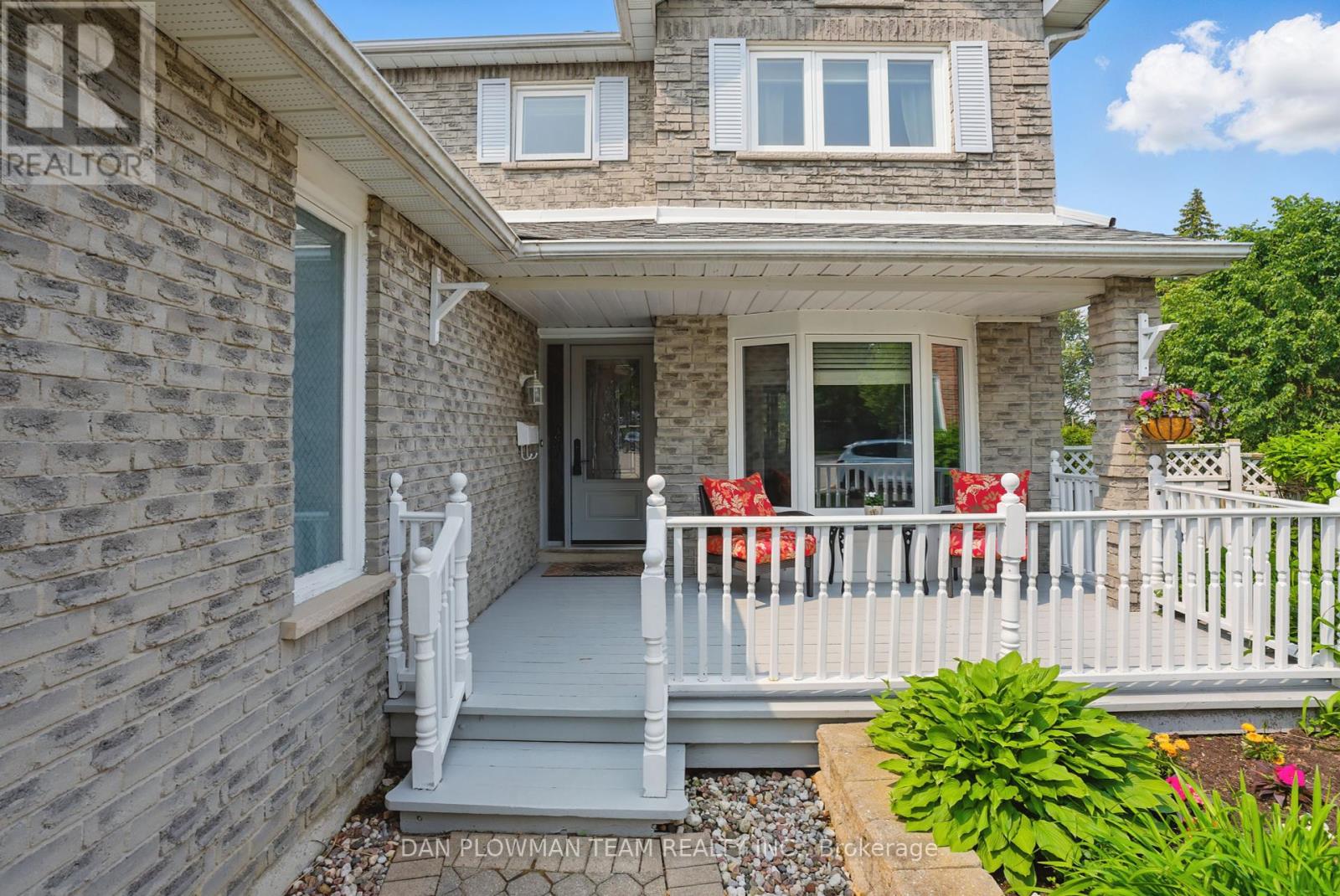 16 Greenview Court, Whitby, Ontario  L1N 8J1 - Photo 5 - E12208256