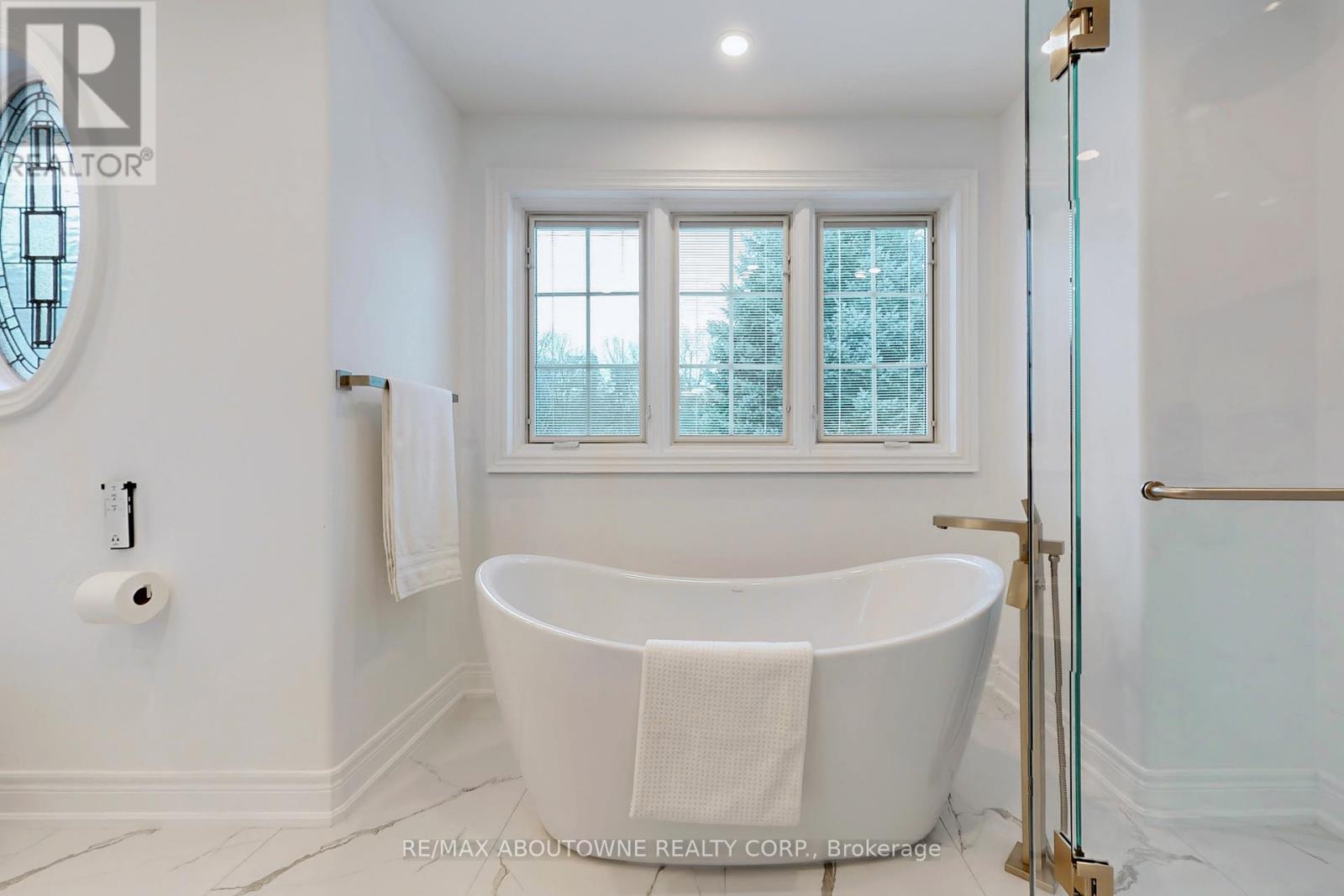 116 Parkwood Court, Oakville, Ontario  L6J 7W6 - Photo 28 - W12205295