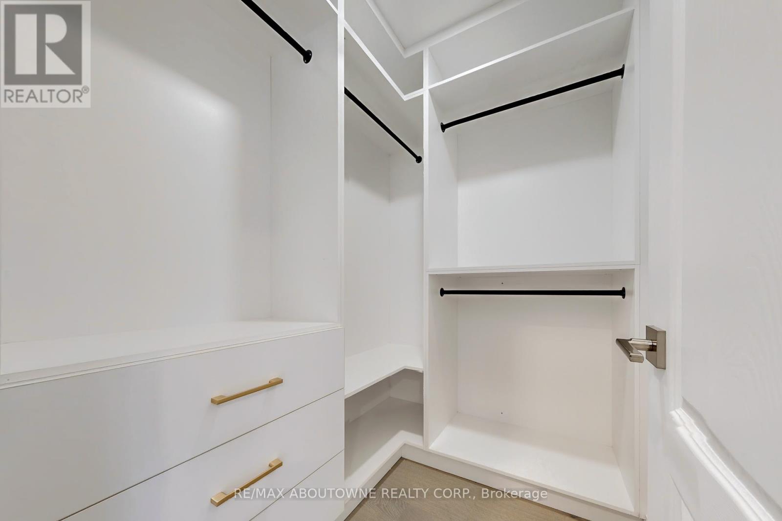 116 Parkwood Court, Oakville, Ontario  L6J 7W6 - Photo 29 - W12205295
