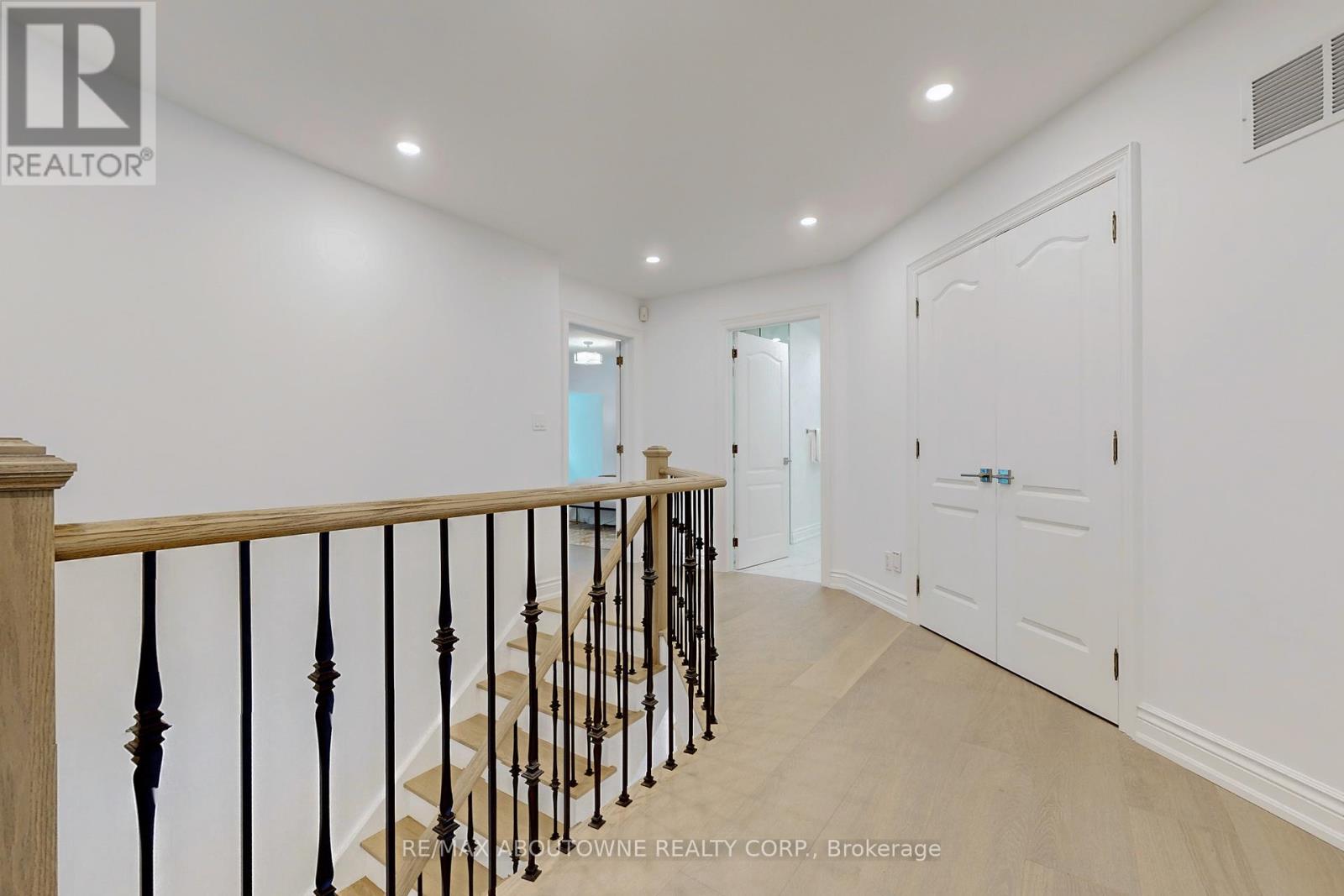 116 Parkwood Court, Oakville, Ontario  L6J 7W6 - Photo 30 - W12205295