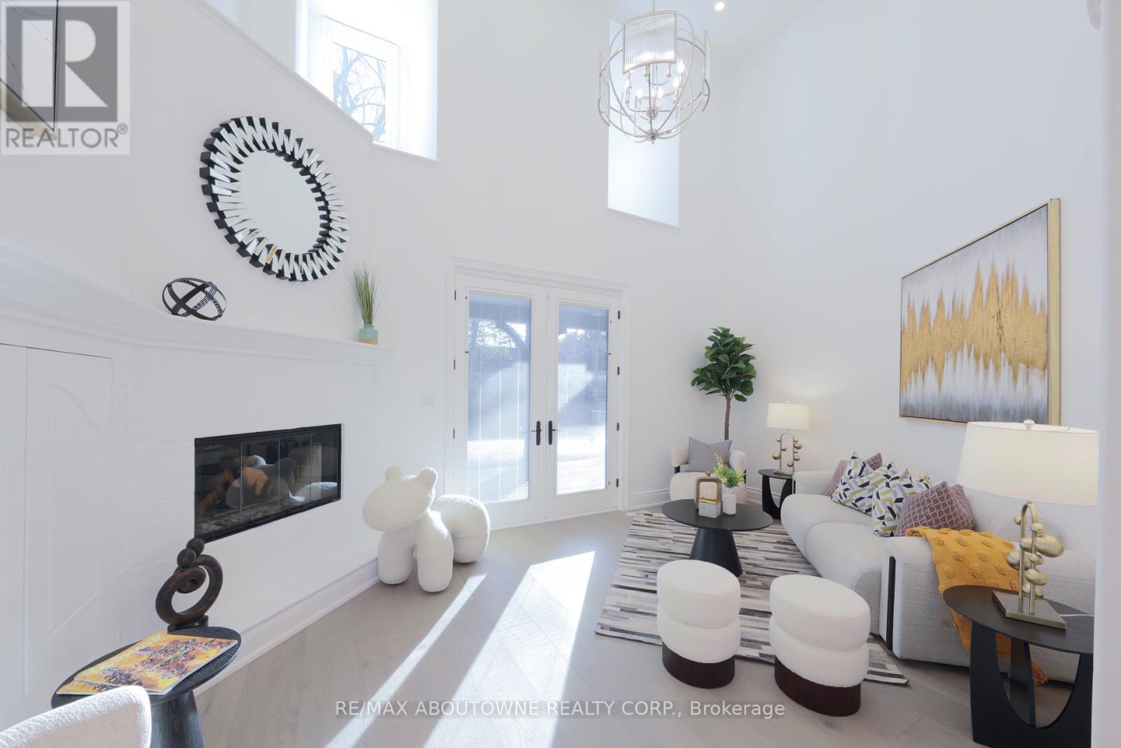 116 Parkwood Court, Oakville, Ontario  L6J 7W6 - Photo 9 - W12205295
