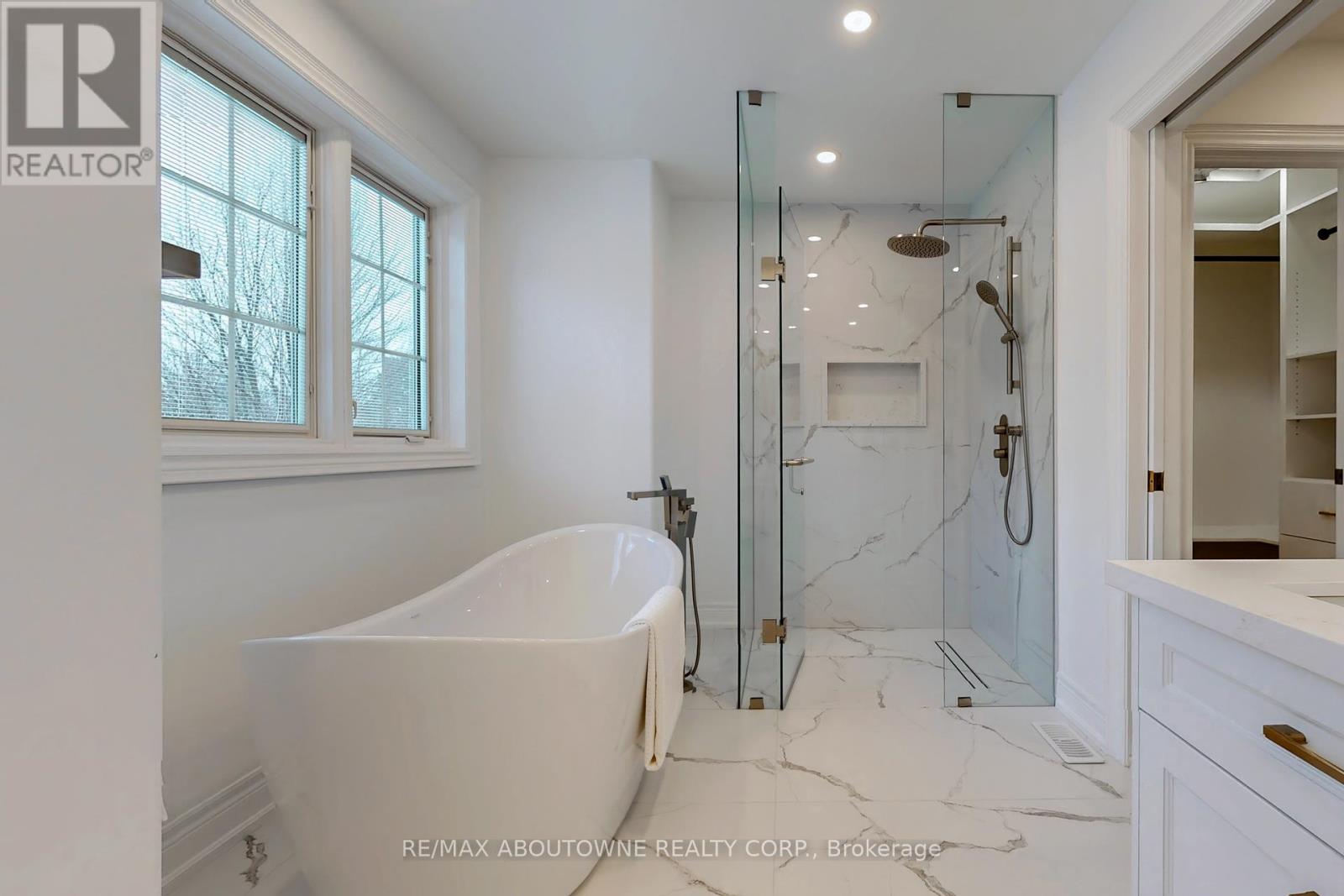 116 Parkwood Court, Oakville, Ontario  L6J 7W6 - Photo 27 - W12205295