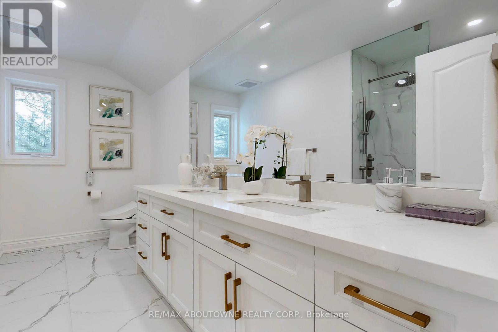 116 Parkwood Court, Oakville, Ontario  L6J 7W6 - Photo 35 - W12205295