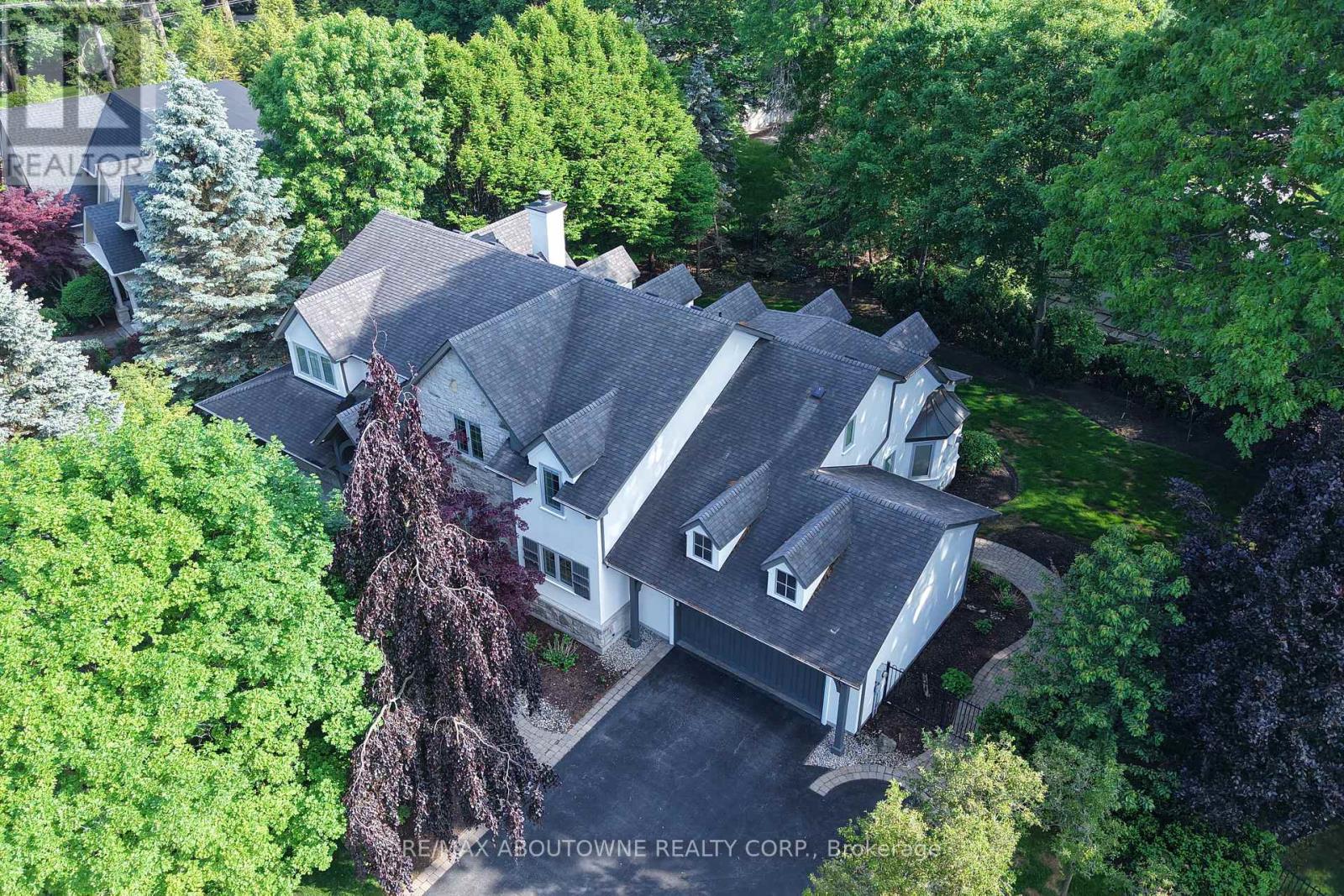 116 Parkwood Court, Oakville, Ontario  L6J 7W6 - Photo 42 - W12205295