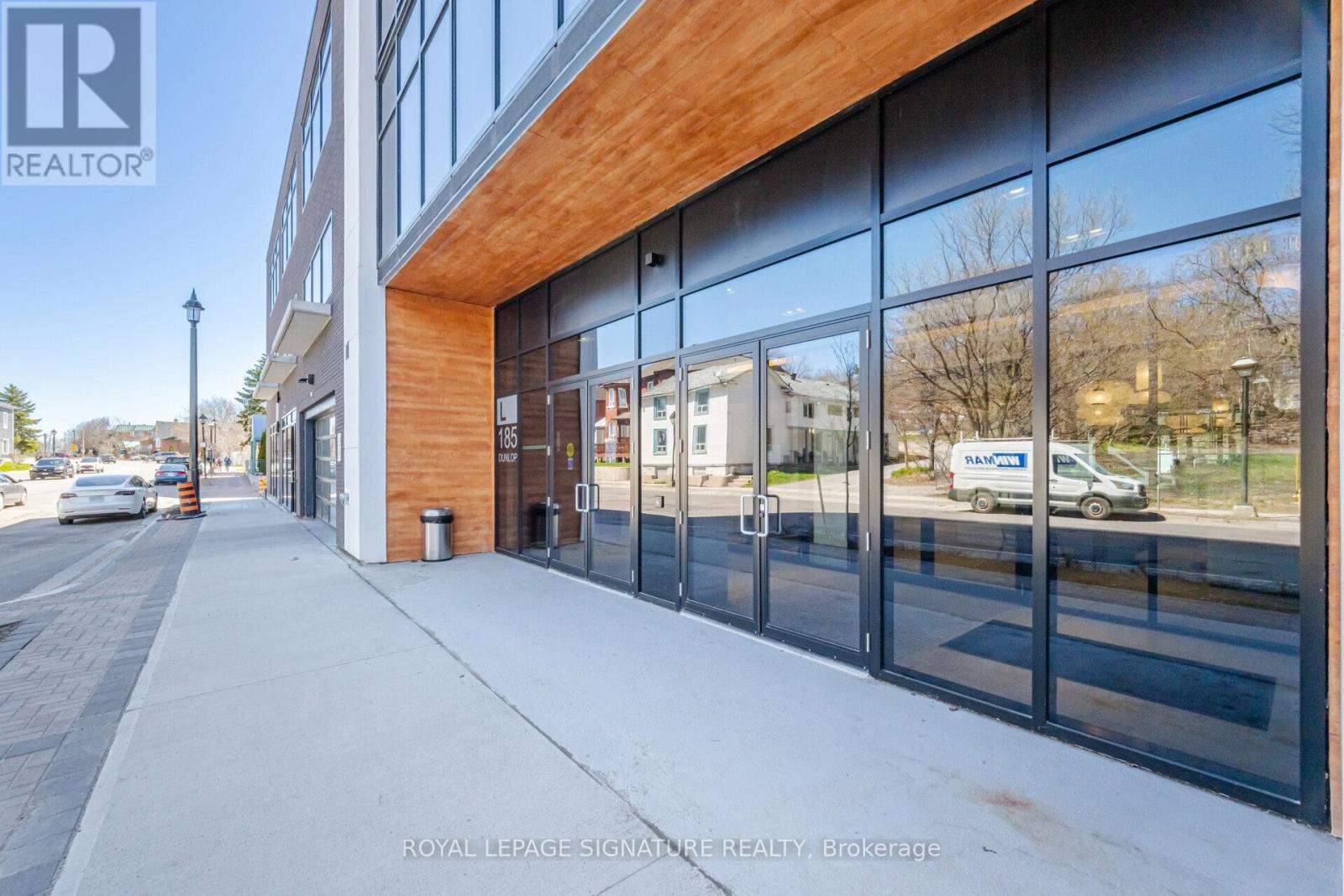 722 - 185 Dunlop Street E, Barrie, Ontario  L4M 0L7 - Photo 2 - S12208206