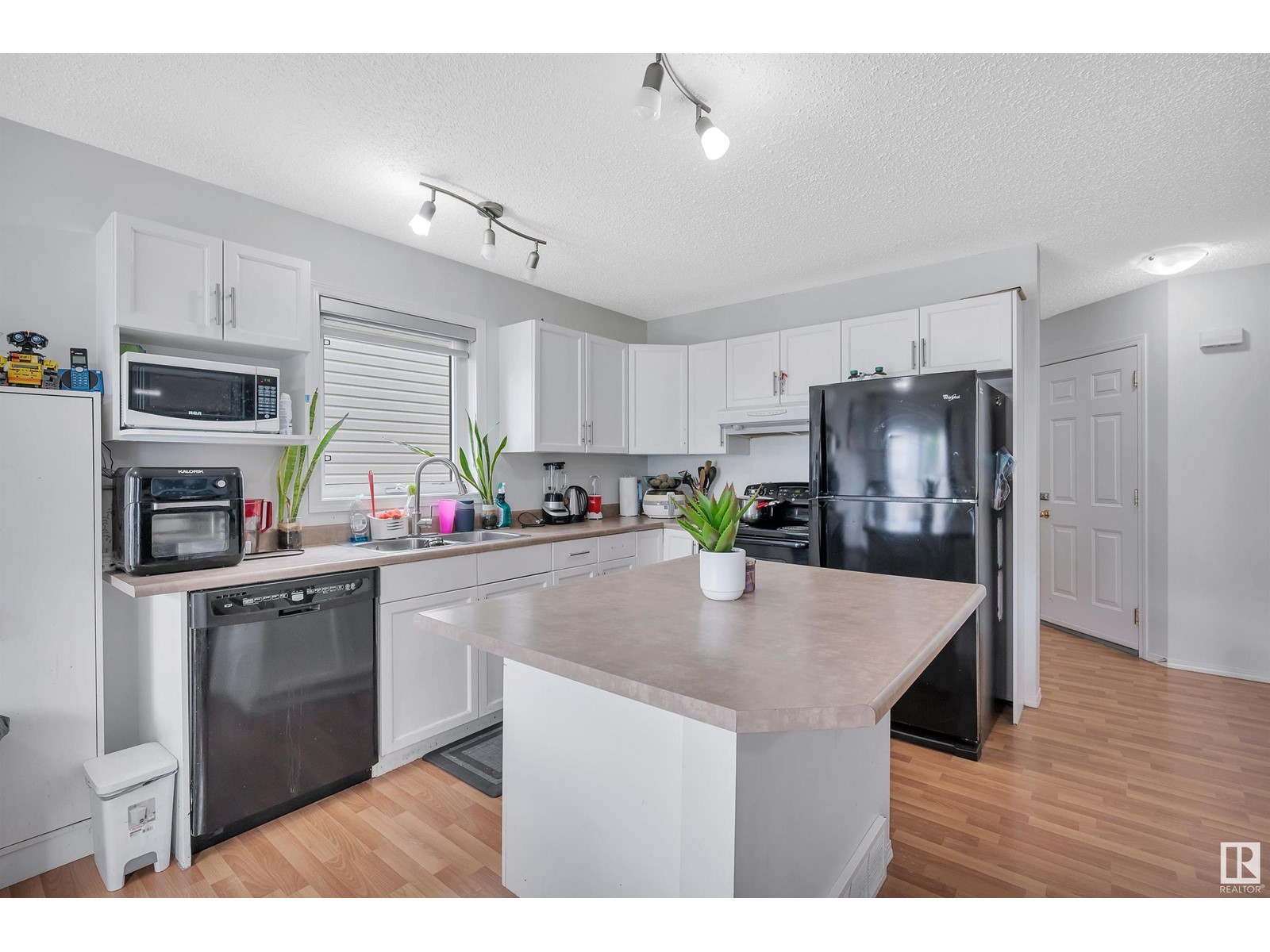 Property at #76 115 CHESTERMERE DR image 4
