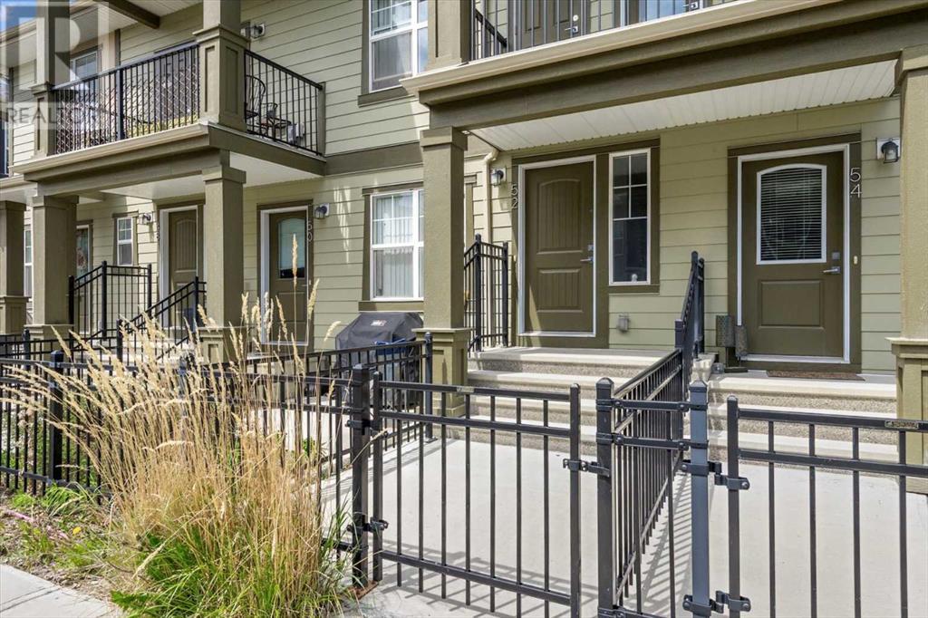 Property at 52 Evanscrest Gardens NW image 3