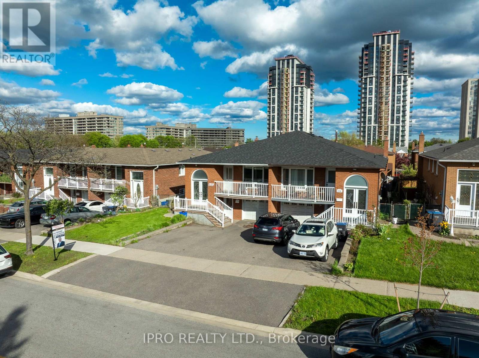 208 Meadows Boulevard, Mississauga, Ontario  L4Z 1J9 - Photo 1 - W12208212