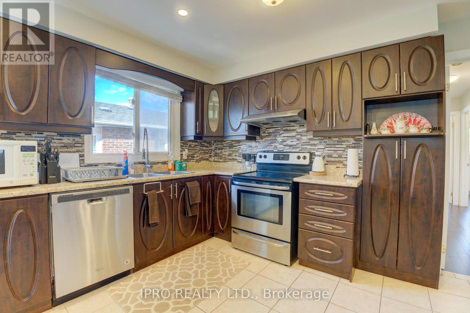 208 Meadows Boulevard, Mississauga, Ontario  L4Z 1J9 - Photo 11 - W12208212
