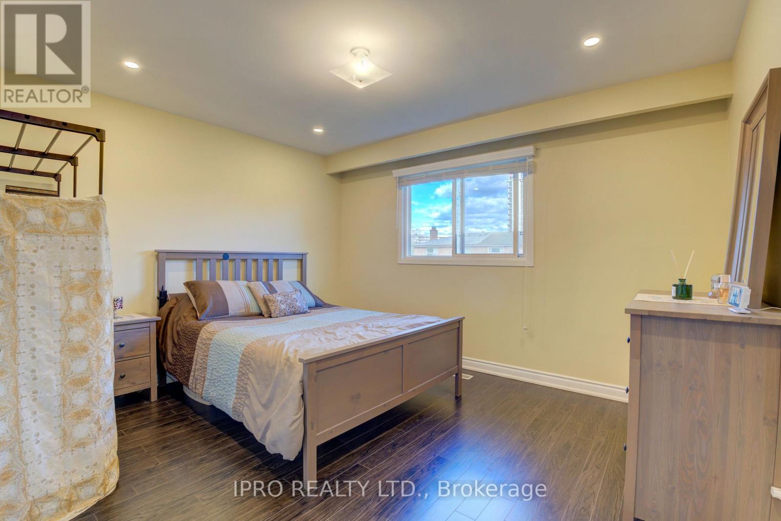 208 Meadows Boulevard, Mississauga, Ontario  L4Z 1J9 - Photo 16 - W12208212