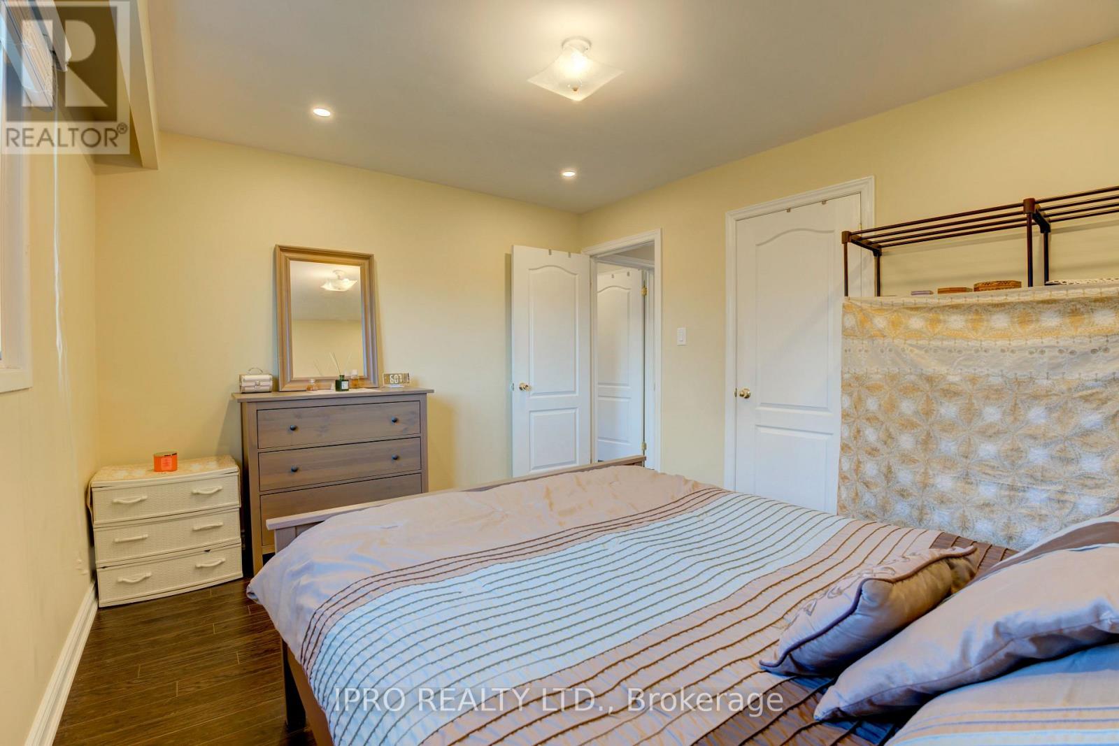 208 Meadows Boulevard, Mississauga, Ontario  L4Z 1J9 - Photo 17 - W12208212