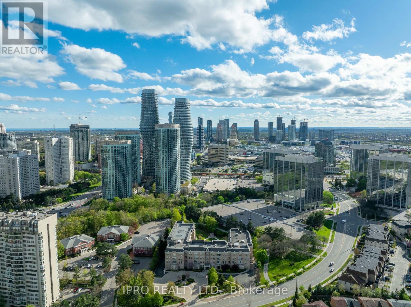 208 Meadows Boulevard, Mississauga, Ontario  L4Z 1J9 - Photo 3 - W12208212