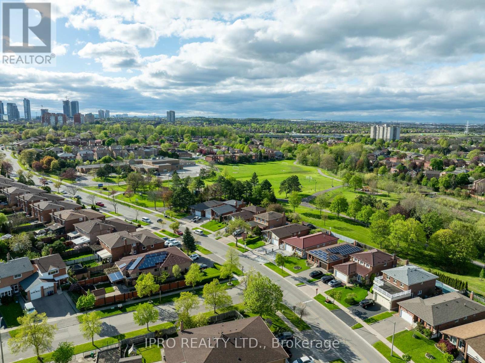 208 Meadows Boulevard, Mississauga, Ontario  L4Z 1J9 - Photo 4 - W12208212