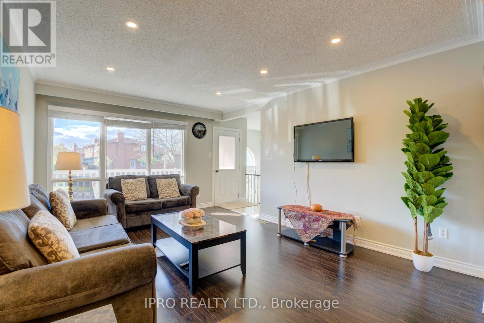 208 Meadows Boulevard, Mississauga, Ontario  L4Z 1J9 - Photo 8 - W12208212