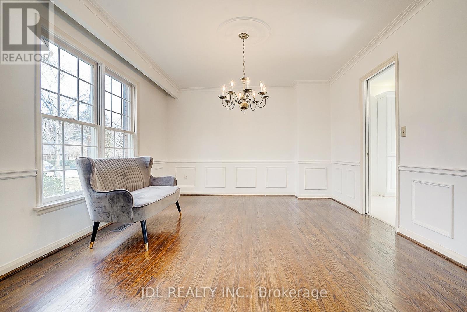 312 Dalewood Drive, Oakville, Ontario  L6J 4P5 - Photo 8 - W12208222