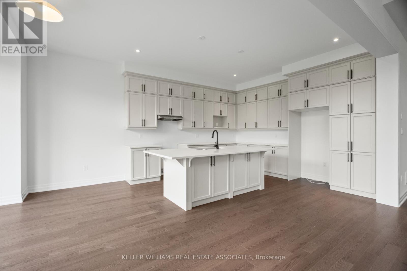 3142 Duggan Trail, Oakville, Ontario  L6H 7X1 - Photo 10 - W12208232