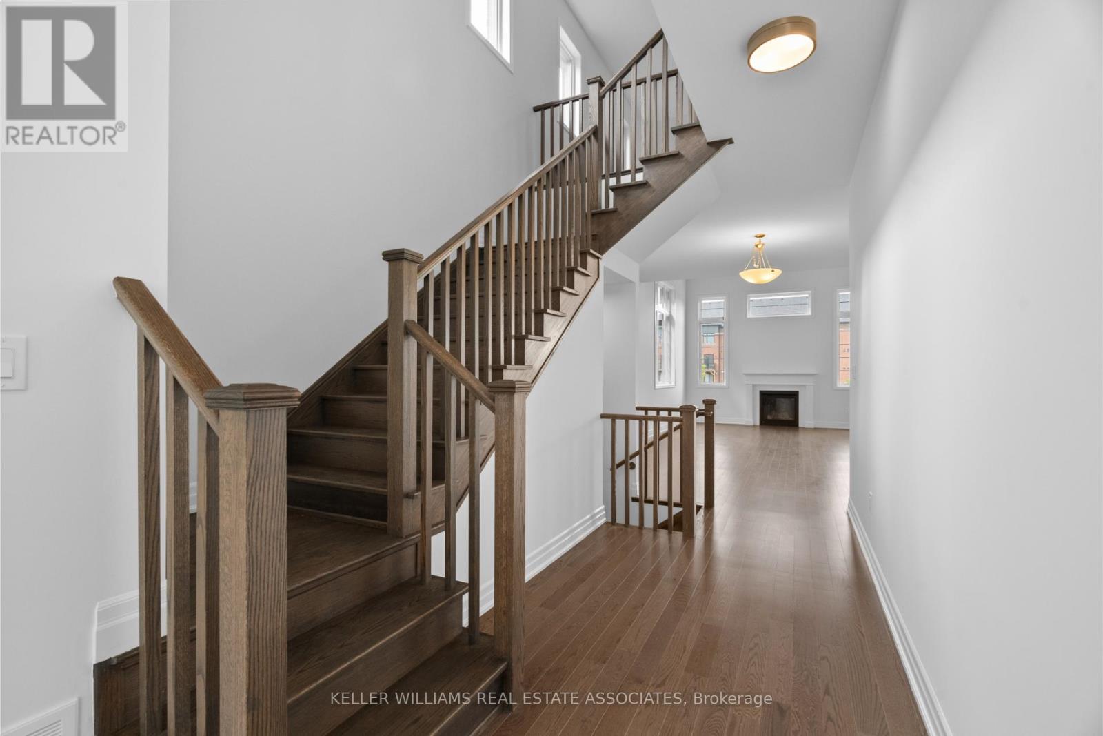 3142 Duggan Trail, Oakville, Ontario  L6H 7X1 - Photo 2 - W12208232