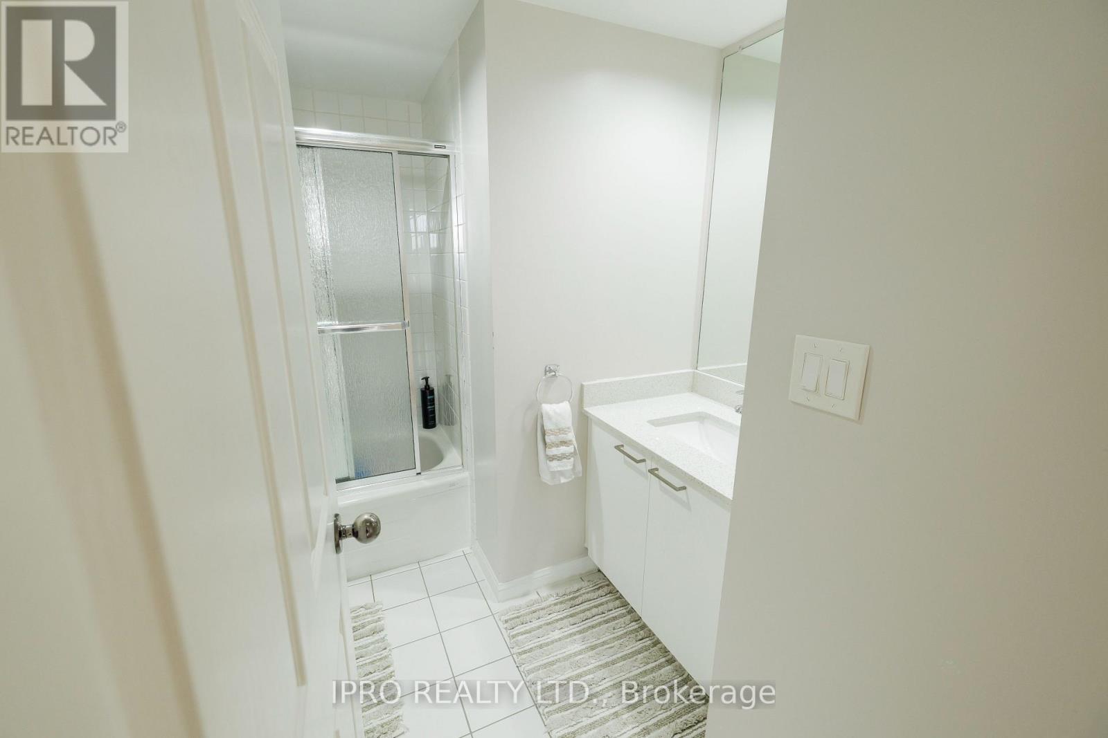 408 - 50 Eglinton Avenue W, Mississauga, Ontario  L5R 3P5 - Photo 16 - W12208243