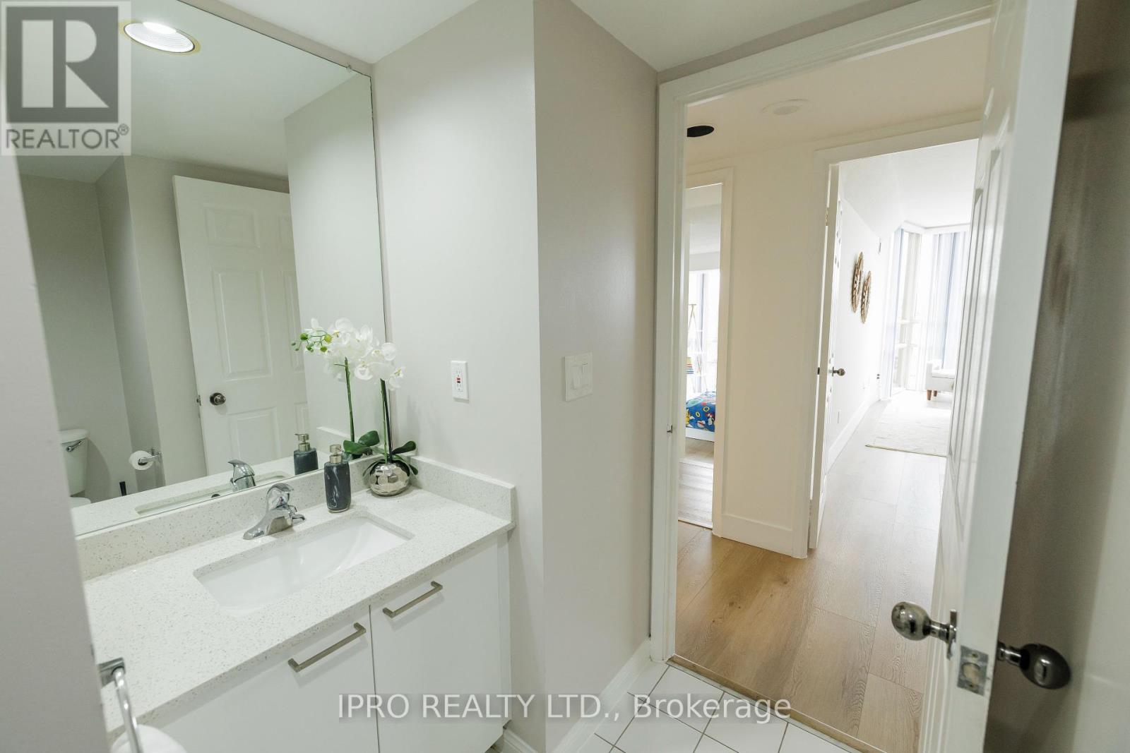 408 - 50 Eglinton Avenue W, Mississauga, Ontario  L5R 3P5 - Photo 17 - W12208243