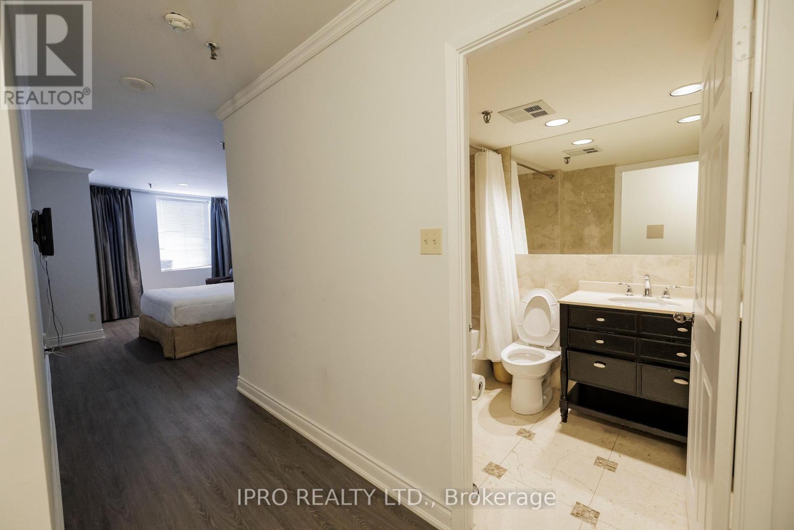 408 - 50 Eglinton Avenue W, Mississauga, Ontario  L5R 3P5 - Photo 34 - W12208243