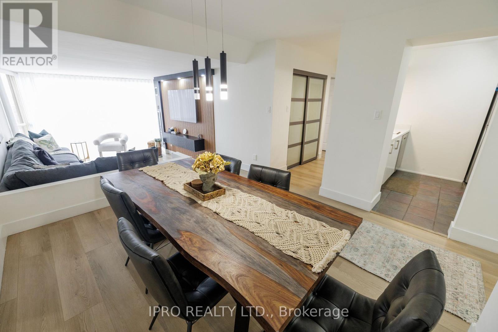 408 - 50 Eglinton Avenue W, Mississauga, Ontario  L5R 3P5 - Photo 8 - W12208243