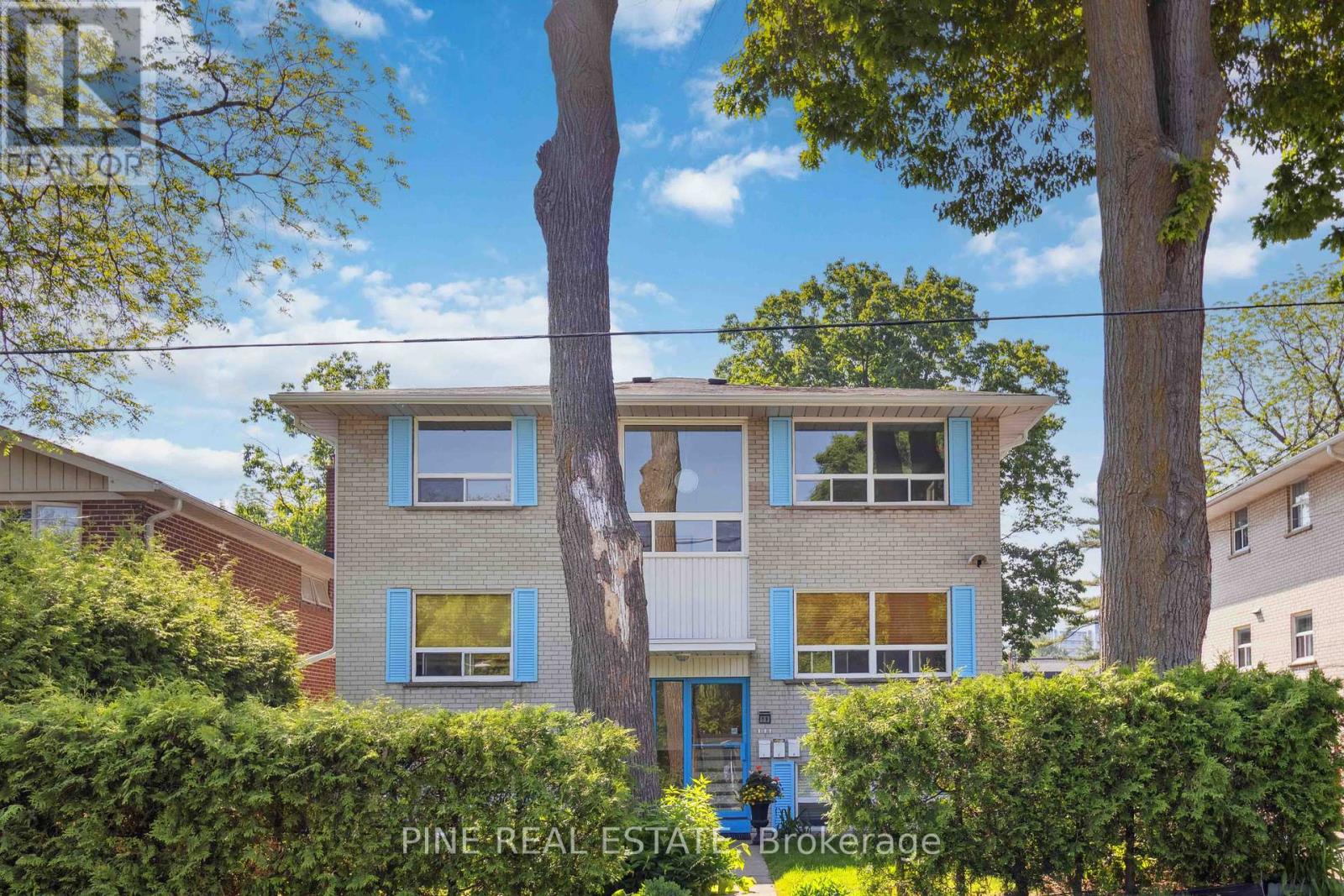 3 - 19 Queen Street W, Mississauga, Ontario  L5H 1L5 - Photo 1 - W12208257