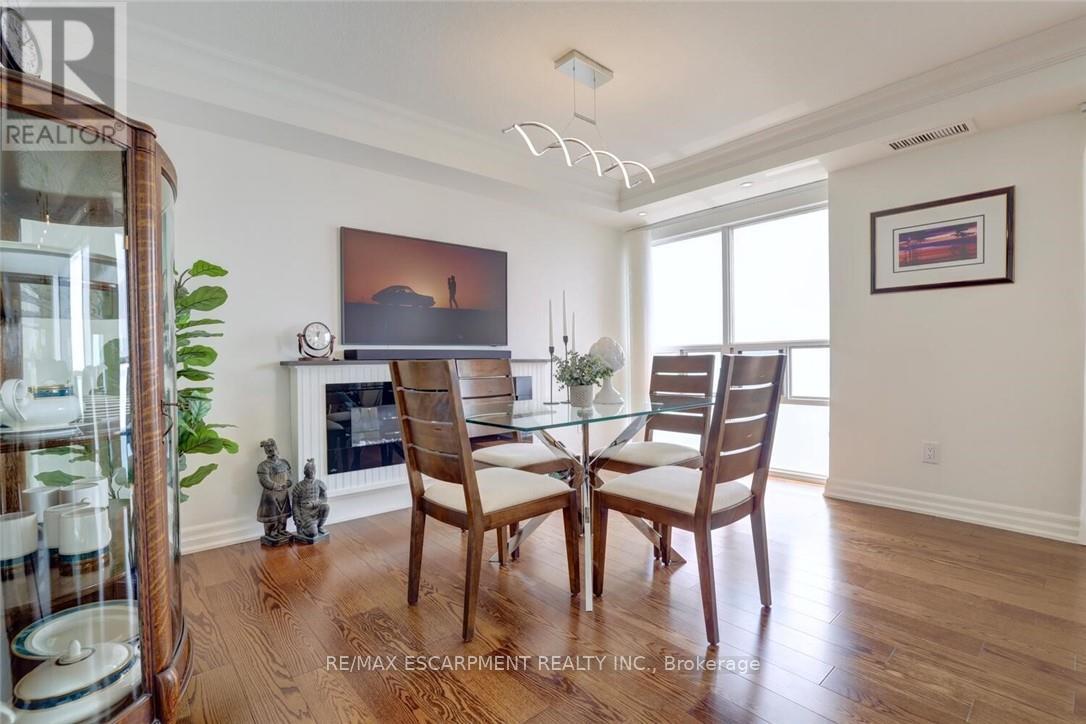 803 - 2210 Lakeshore Road N, Burlington, Ontario  L7R 4J9 - Photo 15 - W12208262