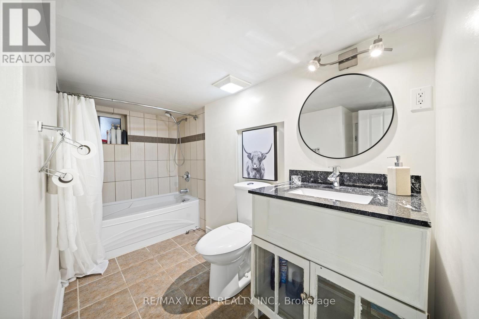 714 Willard Avenue, Toronto, Ontario  M6S 3S5 - Photo 24 - W12208274