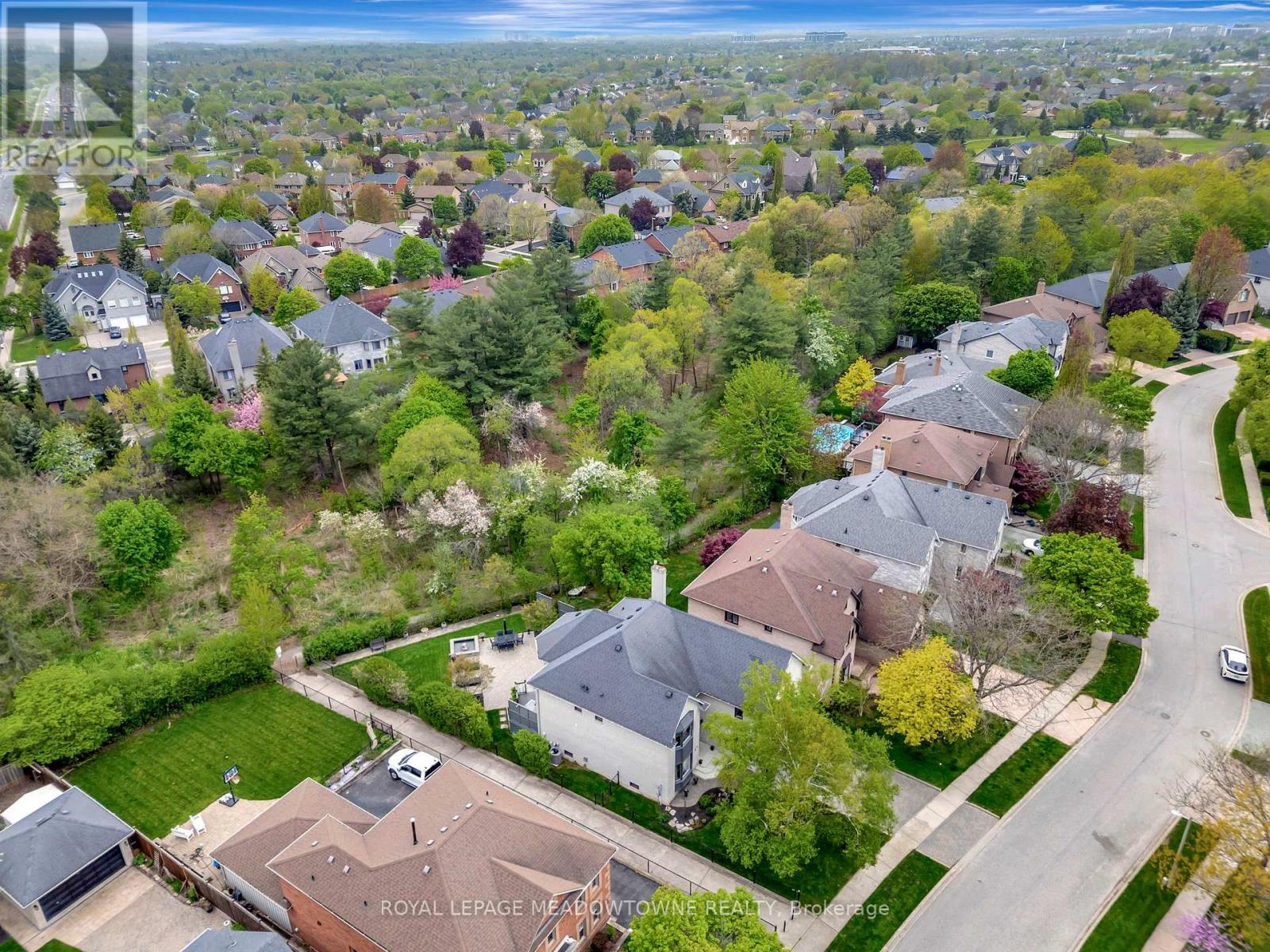 2008 Peak Place, Oakville, Ontario  L6H 5T2 - Photo 40 - W12207861