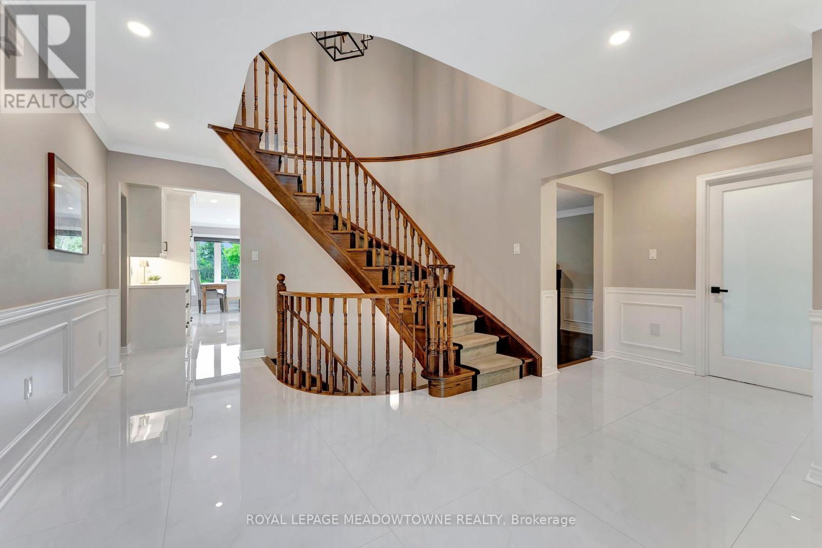 2008 Peak Place, Oakville, Ontario  L6H 5T2 - Photo 2 - W12207861