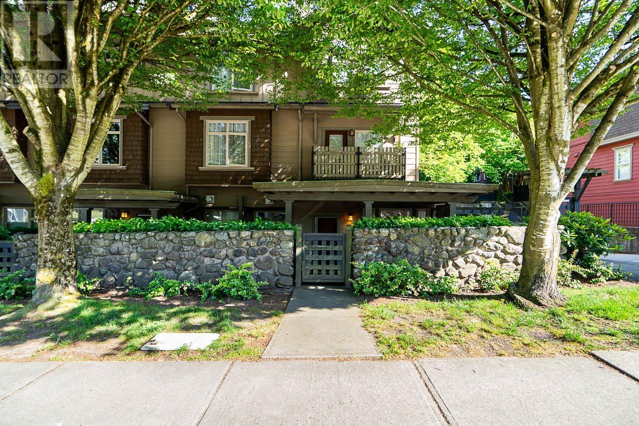 121 18 Jack Mahony Place, New Westminster, British Columbia  V3L 5V8 - Photo 1 - R3013276
