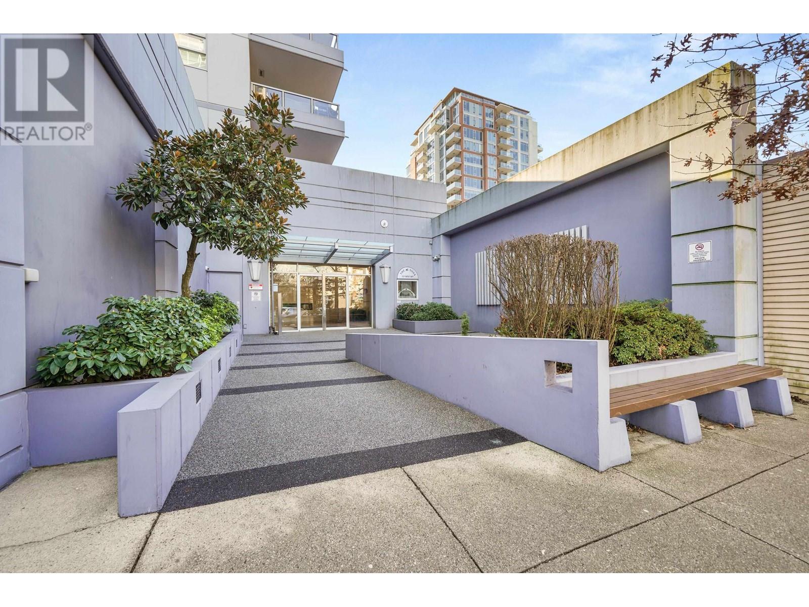 403 121 W 16th Street, North Vancouver, British Columbia  V7M 3P4 - Photo 2 - R3013308