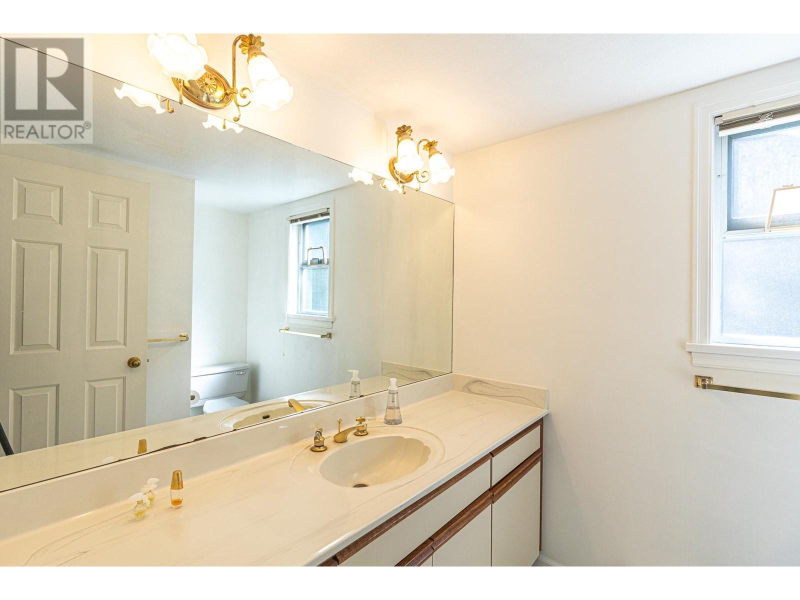 6056 Trafalgar Street, Vancouver, British Columbia  V6N 1C4 - Photo 10 - R3013283
