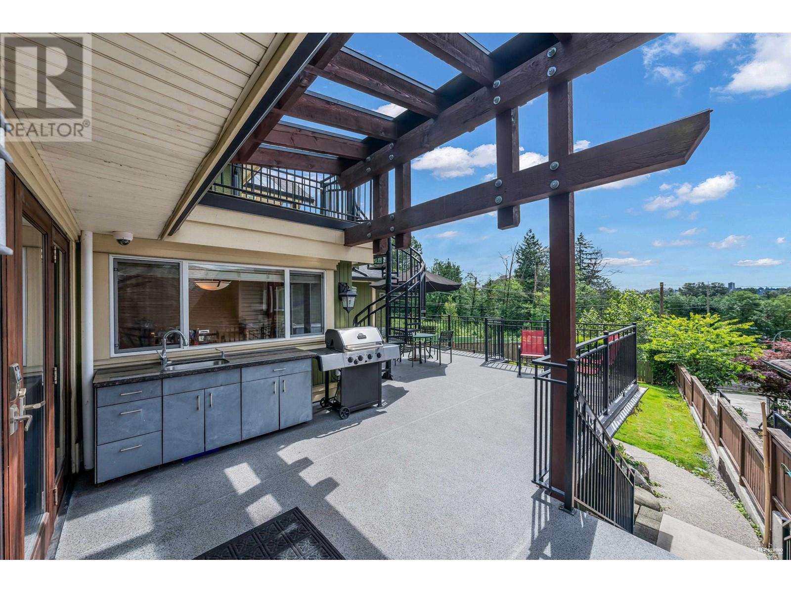 1239 Shavington Street, North Vancouver, British Columbia  V7L 1L1 - Photo 4 - R3013330