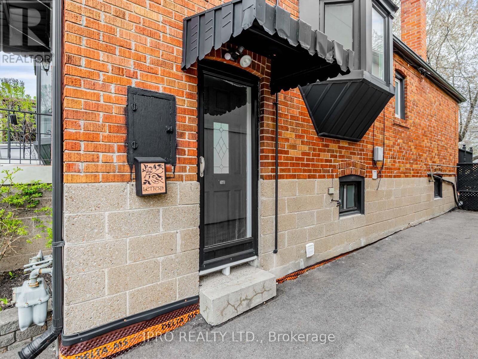 21 Galbraith Avenue, Toronto (O'connor-Parkview), Ontario  M4B 2B4 - Photo 3 - E12208288