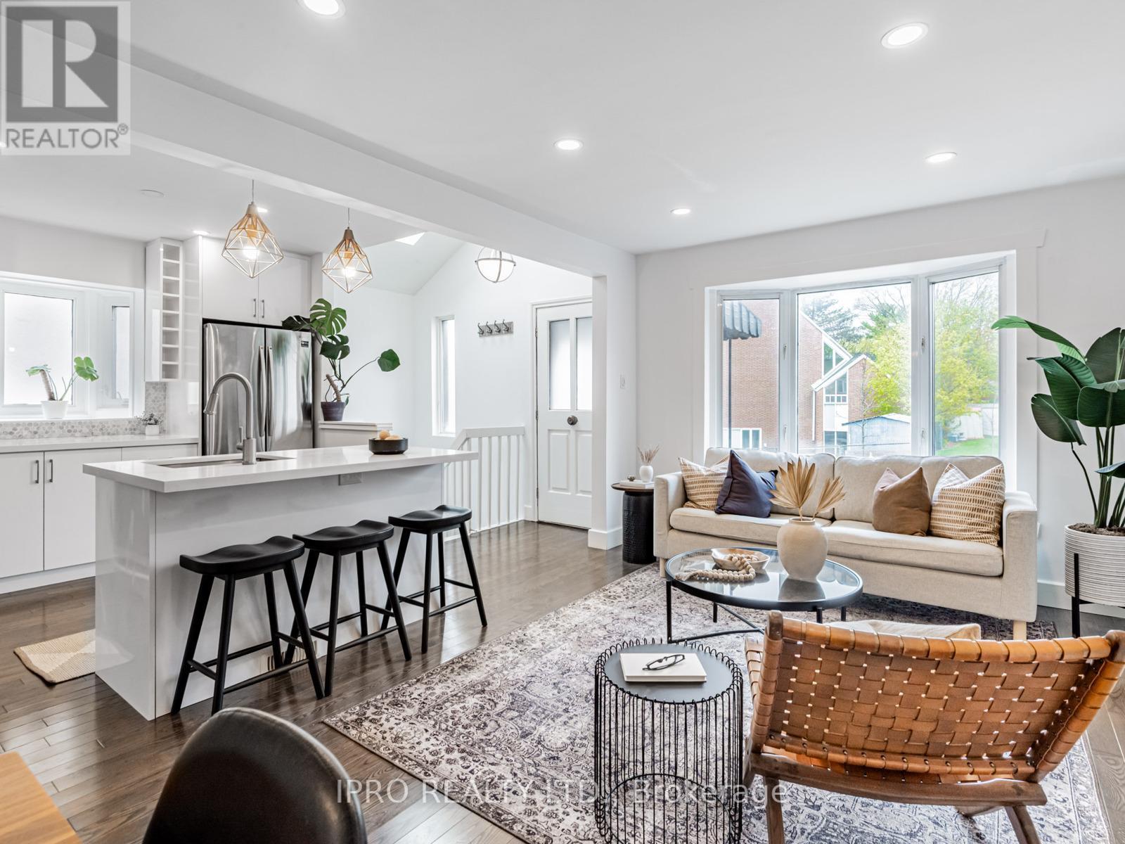 21 Galbraith Avenue, Toronto (O'connor-Parkview), Ontario  M4B 2B4 - Photo 4 - E12208288