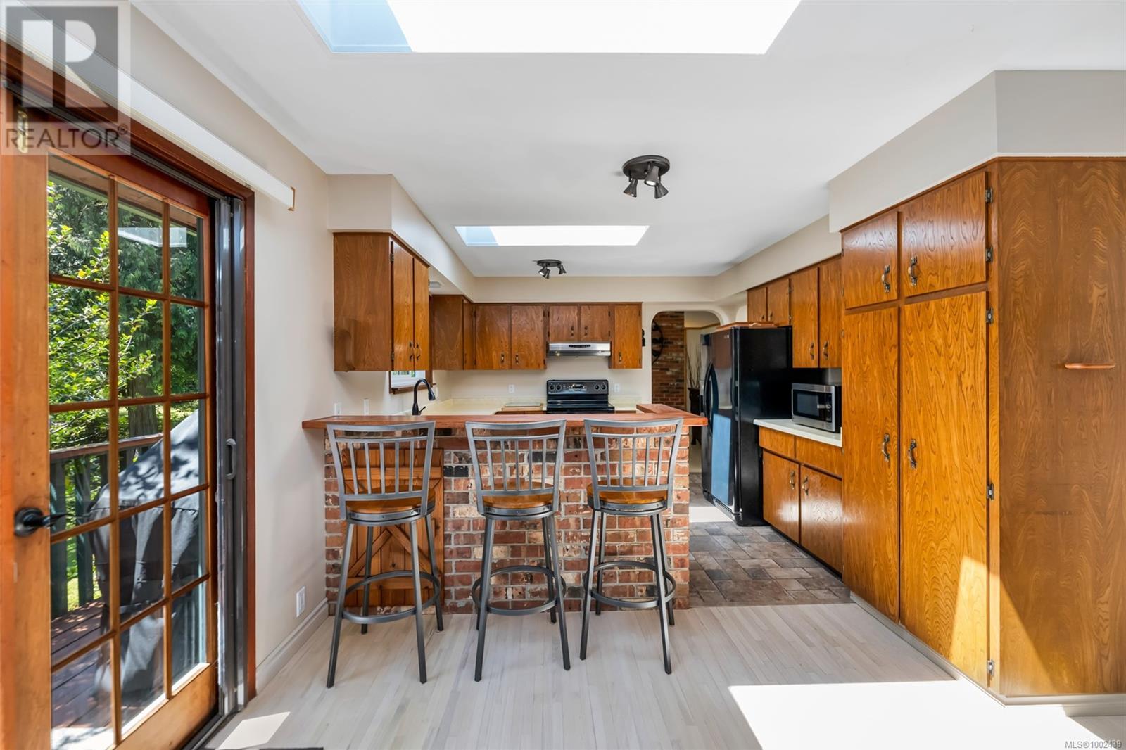 Property at 665 Meredith Rd image 5
