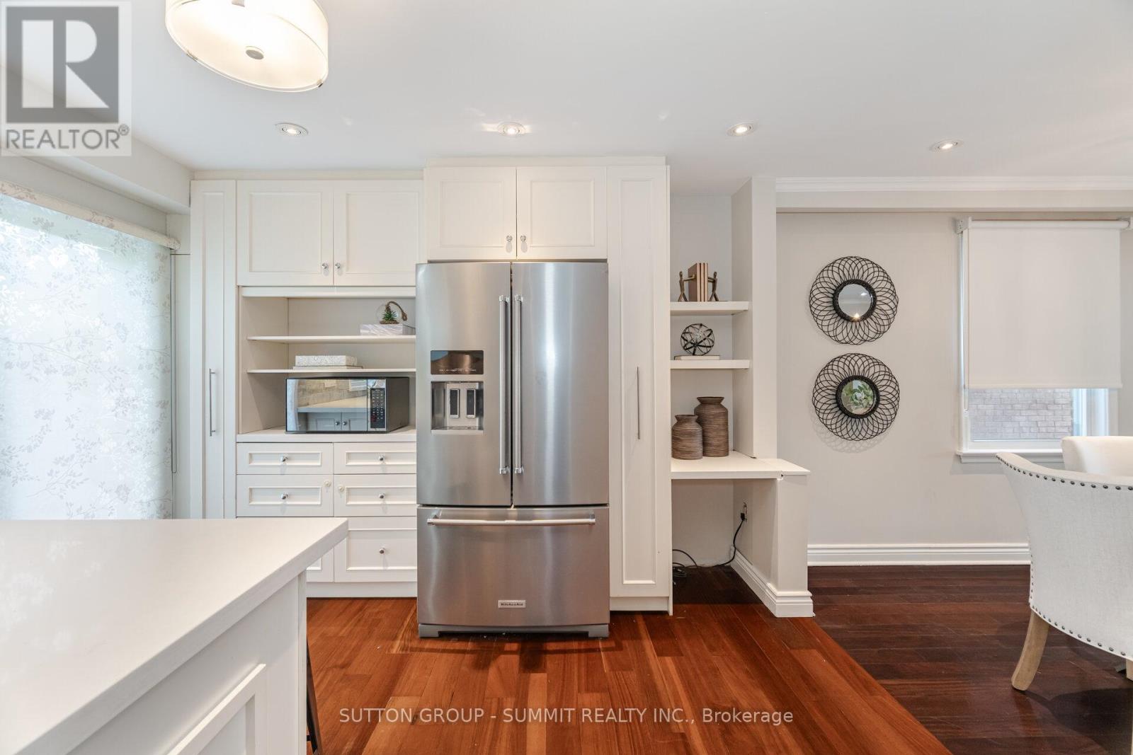 57 Stephen Drive, Toronto, Ontario  M8Y 3M8 - Photo 12 - W12208298