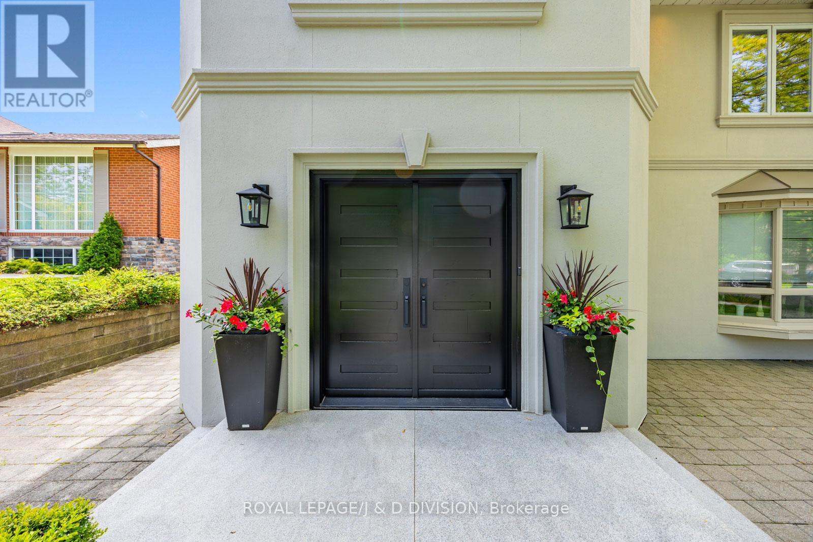 31 George Henry Boulevard, Toronto, Ontario  M2J 1E3 - Photo 3 - C12207257