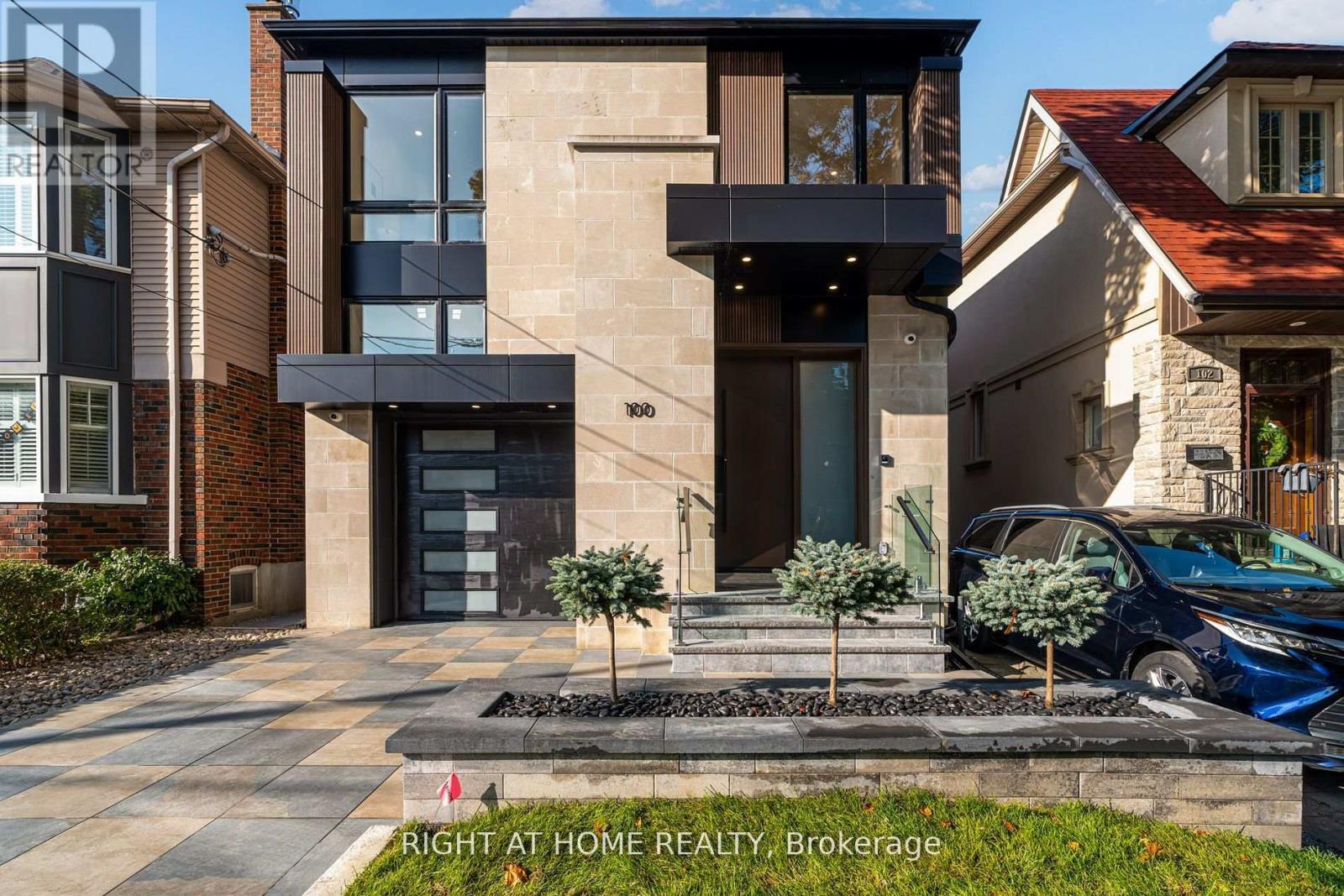 100 Glenvale Boulevard, Toronto, Ontario  M4G 2V9 - Photo 3 - C12070900