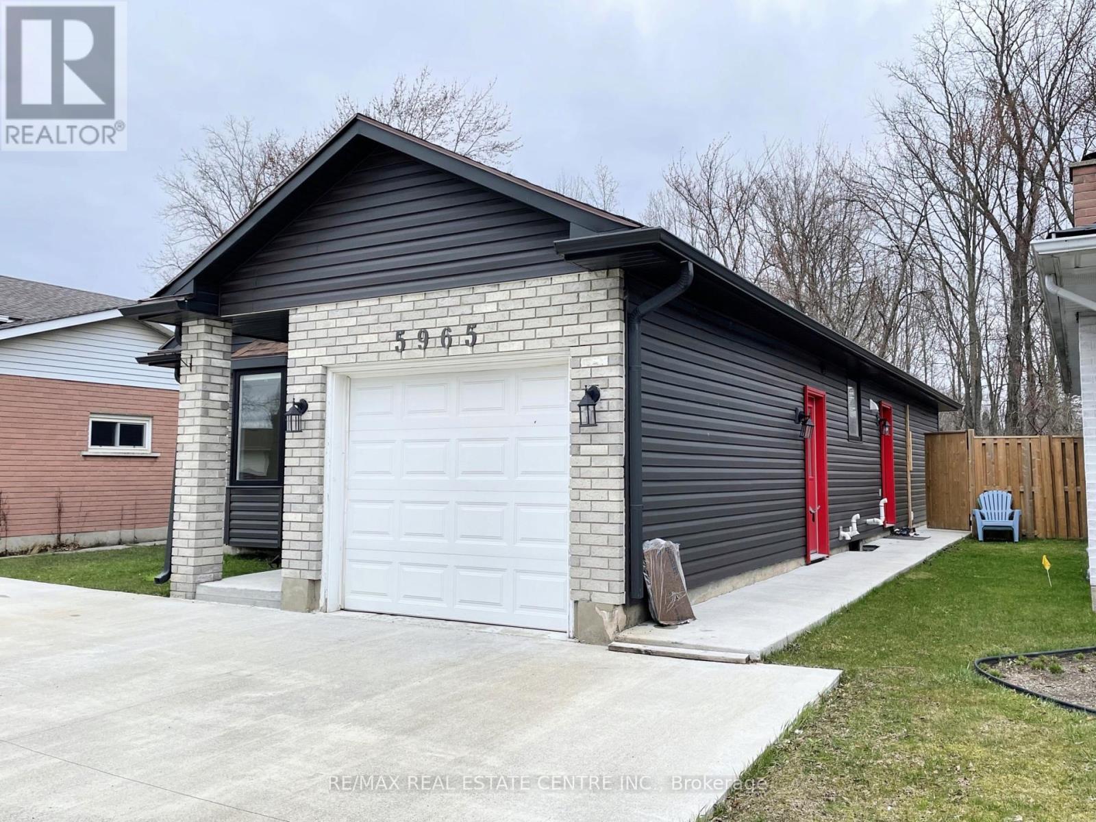 5965 Crimson Drive, Niagara Falls, Ontario  L2G 7T7 - Photo 3 - X12090923