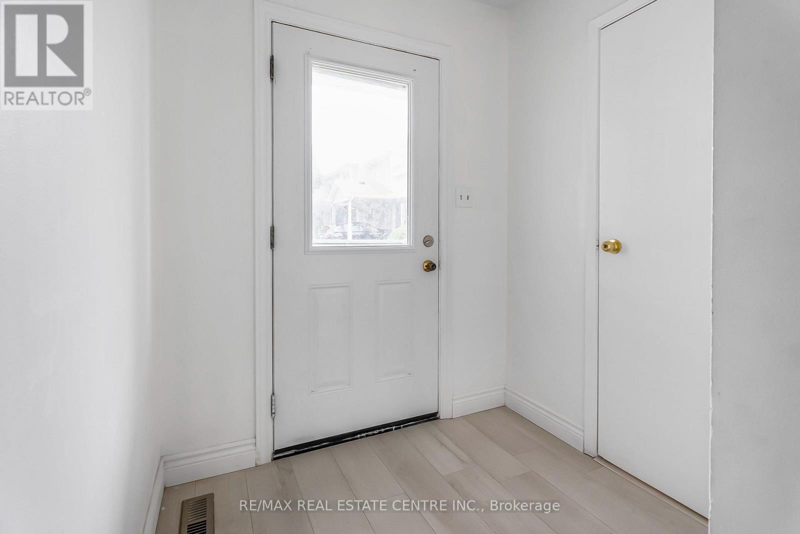 1 - 125 Sekura Crescent, Cambridge, Ontario  N1R 8B4 - Photo 4 - X12208291