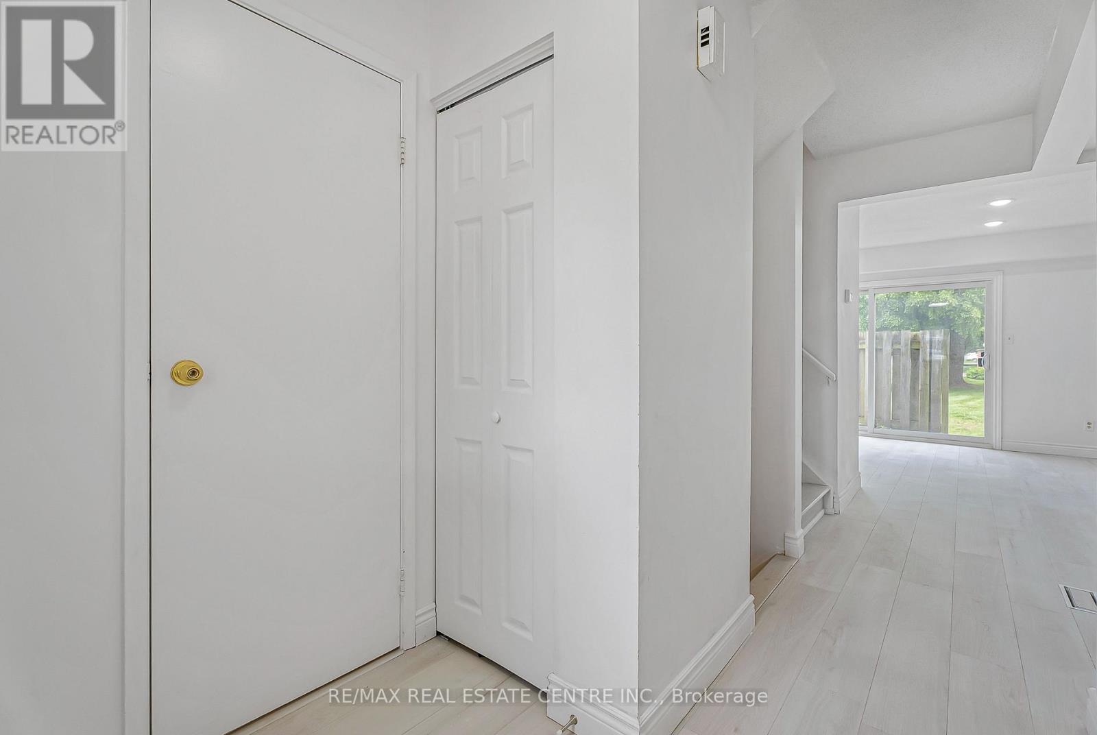 1 - 125 Sekura Crescent, Cambridge, Ontario  N1R 8B4 - Photo 5 - X12208291